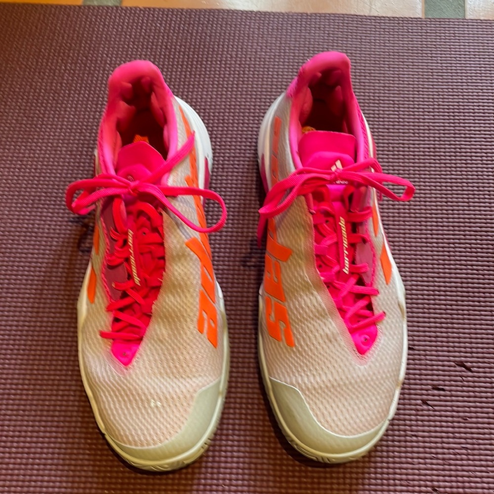 Adidas women’s barricade tennis shoes size 10